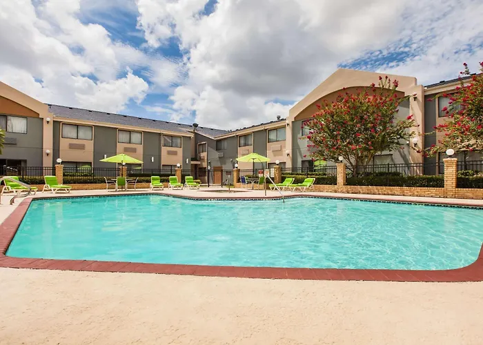 Motel: Days Inn & Suites By Wyndham Corpus Christi Central